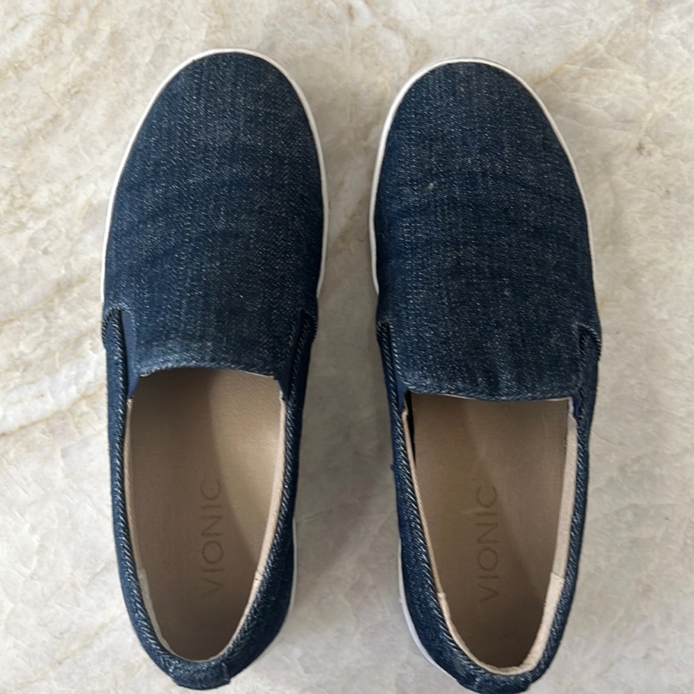 VIONIC denim slip on